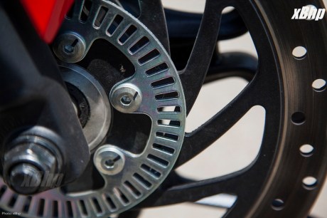 Bajaj Pulsar RS 200 Full Faired Wall Paper 23XbHP