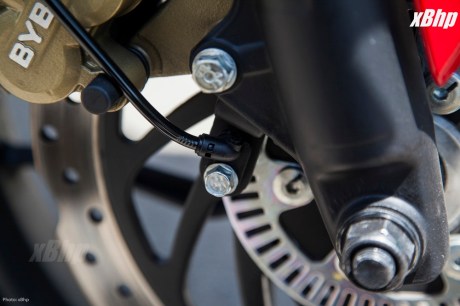 Bajaj Pulsar RS 200 Full Faired Wall Paper 24XbHP