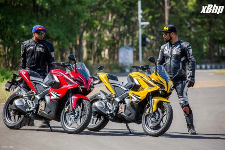 Bajaj Pulsar RS 200 Full Faired Wall Paper 47XbHP