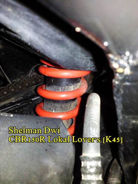 Cover Shock belakang HOnda CBR150R pecah Seperti Honda CB150R 01 pertamax7.com