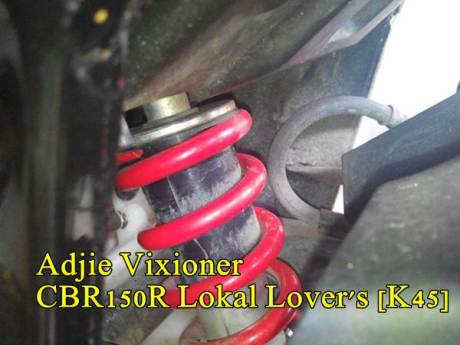 Cover Shock belakang HOnda CBR150R pecah Seperti Honda CB150R 02 pertamax7.com