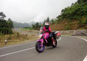 Lady Biker Solo Riding Beber Yamaha Byson Pink Malang Jepara Jakarta dalam EKSPEDISI KARTINI 01&nbsp;Pertamax7.com