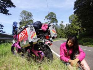 Lady Biker Solo Riding Beber Yamaha Byson Pink Malang Jepara Jakarta dalam EKSPEDISI KARTINI 04&nbsp;Pertamax7.com