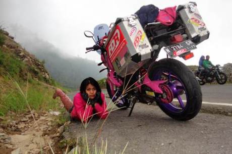 Lady Biker Solo Riding Beber Yamaha Byson Pink Malang Jepara Jakarta dalam EKSPEDISI KARTINI 07  Pertamax7.com