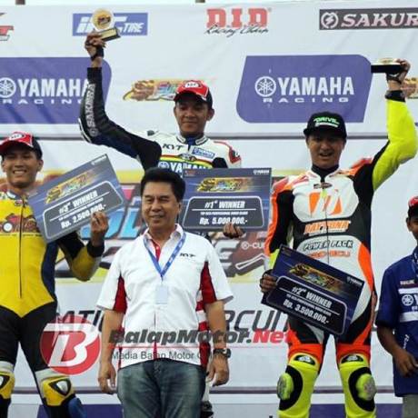 naik Motor 250 CC hendra rusbule  podium lawan yamaha R25 bored up 280 cc di yamaha sunday race 2015002 Pertamax7.com