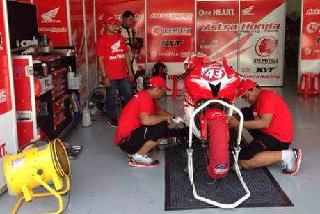 Tim balap AHRT, siap melebihi prestasi tahun lalu dalam kejuaraan balap bergengsi Asia, ARRC 2015.