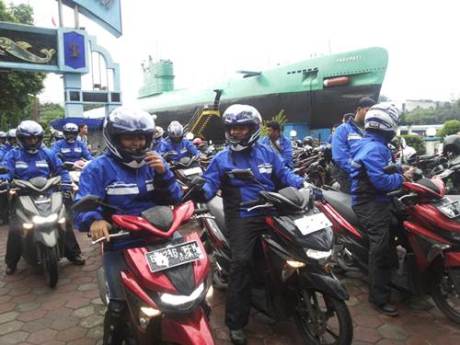 Peserta Tour de Soul naik All New Soul GT 125 di Museum Kapal Selam Surabaya Jawa Timur