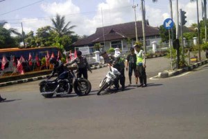 terobos lampu merah harley tabrak motor bebek di ciamis