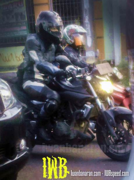 wujud depan yamaha MT-25 naked Indonesia