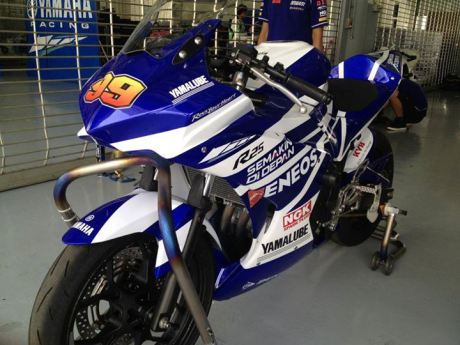 Yamaha R25 Asia Road Racing Championship AP 250