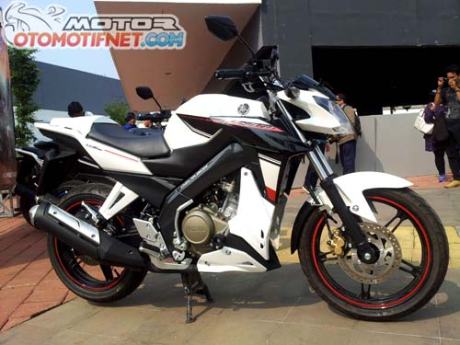 Aksesoris-Yamaha-V-Ixion-Advance-half fairing