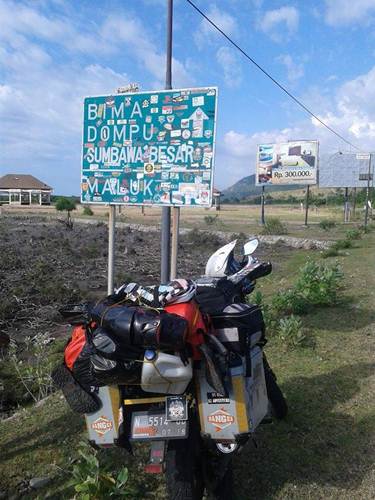 Aksi Komunitas Motor Box Indonesia bersihkan Papan Petunjuk Jalan dari Stiker Klub Motor ini Positif, Lanjutkan 07 pertamax7.com