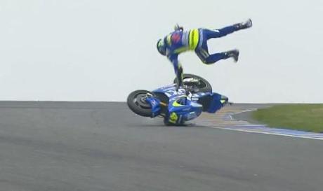 Aleix Espargaro Crash Hi SIde Motogp Le Mans france 2015 12Pertamax7.com