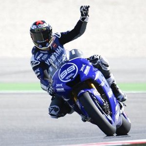 Jorge-Lorenzo-wave