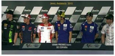 lorenzo tidak menoleh kala mau di foto 1