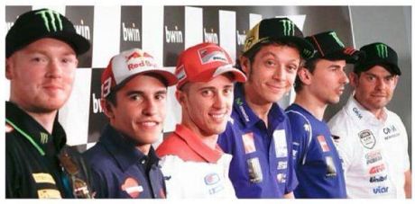 lorenzo tidak menoleh kala mau di foto 2