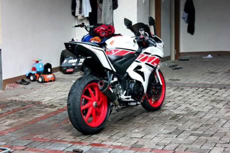 Modifikasi R25 Livery Yamaha Anniversary 50th, Pro Arm dan Upside Down Bikin Ganteng 04Pertamax7.com