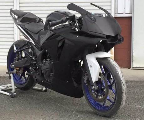 Modifkasi Yamaha R25 jadi ala Yamaha R1M 04 pertamax7.com