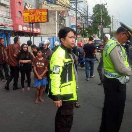 tampang rocky hendramen Berlagak Bak Polisi, Pemoge Ini Ditilang karena Terobos Busway