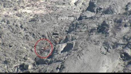 tim SAR evakuasi jenazah pendaki dari kawah merapi 02 pertamax7.com