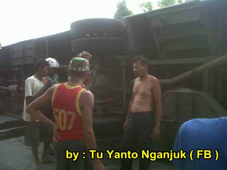 Akibat rem Blong, Bus Sugeng Rahayu Terguling di Nganjuk Jatim, 2 meninggal dunia 02 pertamax7.com