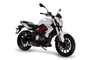 Benelli TNT 250  putih depan&nbsp;samping