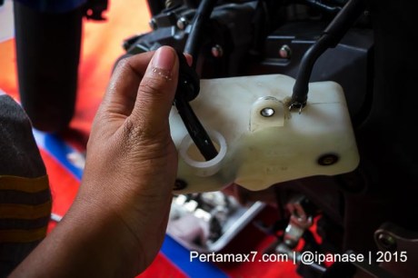 coolant diganti air mineral di Yamaha Sunday Race seri 2 Sentul Pertamax7.com_