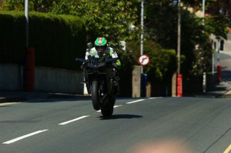 james hillier test kawasaki ninja H2R Isle Man of TT reach 333 KPH on GPS
