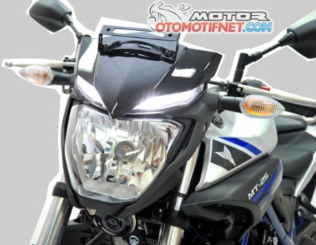 lampu yamaha MT-25 dari depan