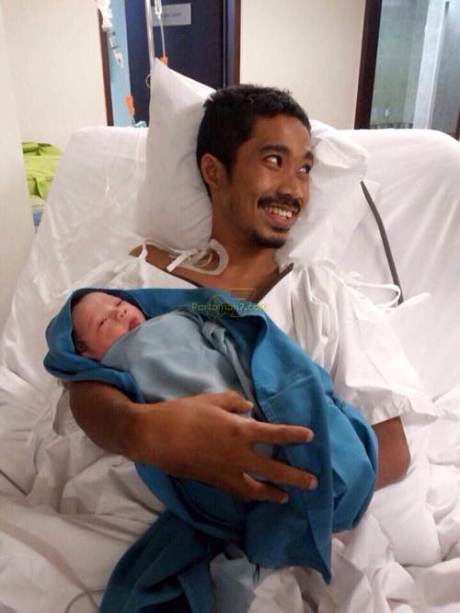 M Fadli resmi jadi Ayah Foto HeadlLine M Fadli & Bayi pertamax7.com