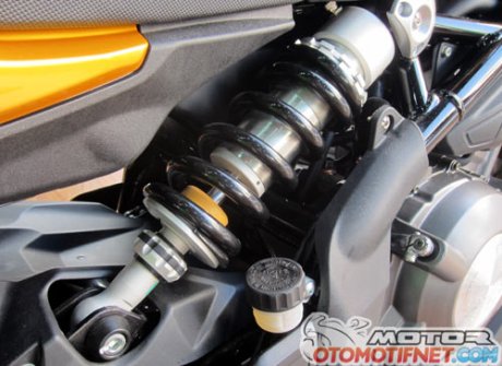 Modifikasi Benelli TNT 250 Emas Pekan Raya Jakarta 2015 benelli-tnt-250-jakarta-fair-2015-5Pertamax7.com