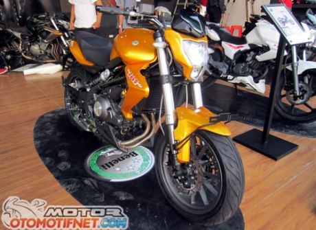Modifikasi Benelli TNT 250 Emas Pekan Raya Jakarta 2015 benelli-tnt-250-jakarta-fair-2015Pertamax7.com