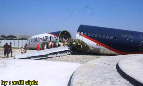 Pesawat Batavia Air dijadikan Musem Dirgantara di Karanganyar 11057997_1123552904327155_5568437259363664079_n pertamax7.com