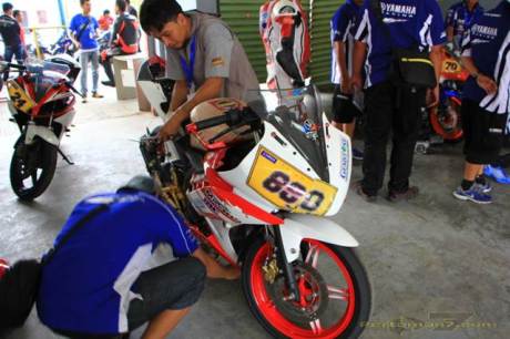 scrutineering yamaha R15 basmi kecurangan ada diskualifikasi 03 pertamax7.com