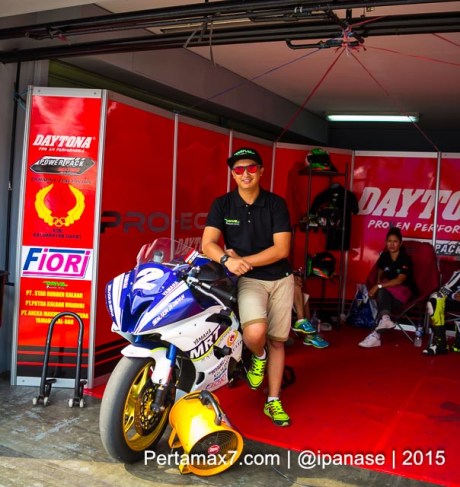 Start dari Posisi 9, Hendra Rusbule belum Klik dengan Mapping ECU Daytona Yamaha R25 nya Sunday Race R series 2015 pertamax7.com_-4