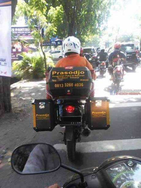 suzuki satria F pakai box dan pannier, kirain touring ternyata buat kirim makanan mantabh