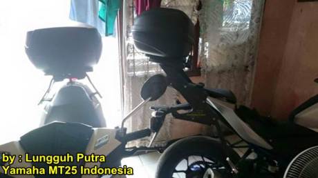 Yamaha MT-25 pakai Wingrack dan Box Givi 01 pertamax7.com