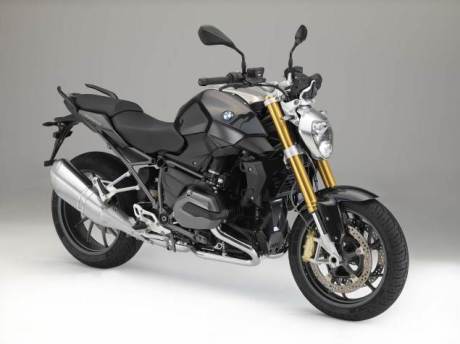 2015-BMW-R1200RS-studio-32