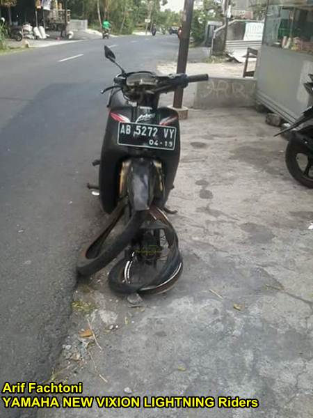 Adu Kambing lawan Honda Grand, yamaha New Vixion shock depan patah di Jogja 02 pertamax7.com