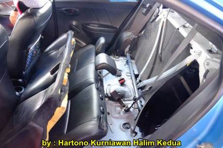 Aksi Heroik Sopir Taxi Blue Bird Selamatkan Koper Penumpang di bagasi yang Macet bersama Ibu Srikandi Penolong 23 pertamax7.com