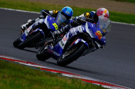 Aksi Yamaha R25 Latihan Bebas ARRC 3 di Suzuka Japan Targetkan Juara berteknologi Blue Core 02 Pertamax7.com