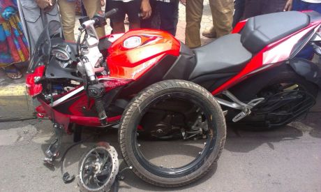 Bajaj-Pulsar-RS200-Accident-7