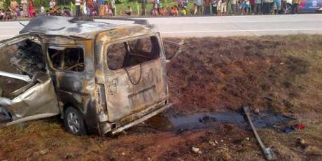 Grand Max tabrak Truk dan terbakar di Tol Cipali 00 pertamax7.com