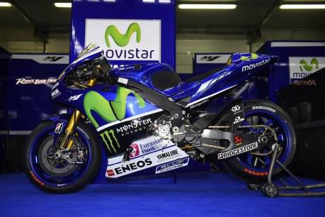 Logo Blue core nongol di Motor Rossi dan Lorenzo Motogp Jerman 2015 05 pertamax7.com