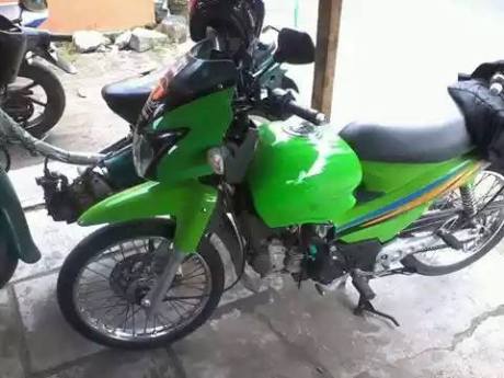 modifikasi kawasaki blitz R pakai tangki depan ala motorsport dan lampu depan bajaj pulsar 180 siap buat mudik pertamax7.com