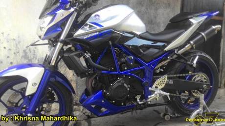 pasang dudukan pelat nomer yamaha MT-25 dibawah headlamp pakai braket Vixion 01 pertamax7.com