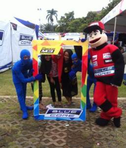 Pengunjung di Blue Core Yamaha Motor Show 20015 di Alun Alun Kendal Semarang&nbsp;(2)