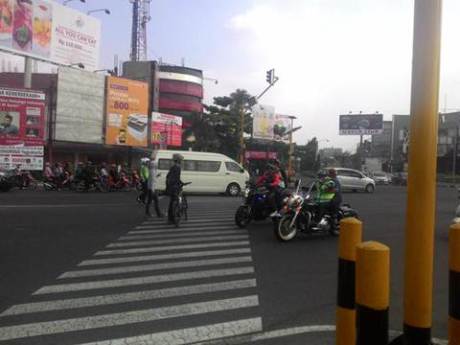 Aksi Pemberani Goweser hadang Mogeh di Jogja supaya tidak terobos lampu merah 06 pertamax7.com