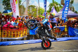 Aksi Wawan tembong free Style Yamaha MT-25 Hibur Masyarakat Pati di Yamaha Cup race seri 5 pertamax7.com_-17