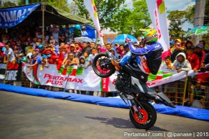 Aksi Wawan tembong free Style Yamaha MT-25 Hibur Masyarakat Pati di Yamaha Cup race seri 5 pertamax7.com_-20